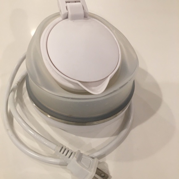 SOLD ✅ GOURMIA FOLDING TRAVEL KETTLE - Picture 2 of 4